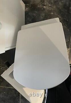 Wall Hung Toilet Seat Soft Close With Grohe Cistern/used / N3