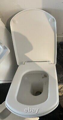 Wall Hung Toilet Seat Soft Close With Grohe Cistern/used / N3